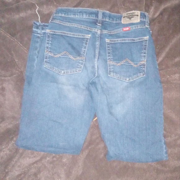 Wrangler relaxed boot cut jeans 29/30 - Picture 2 of 3